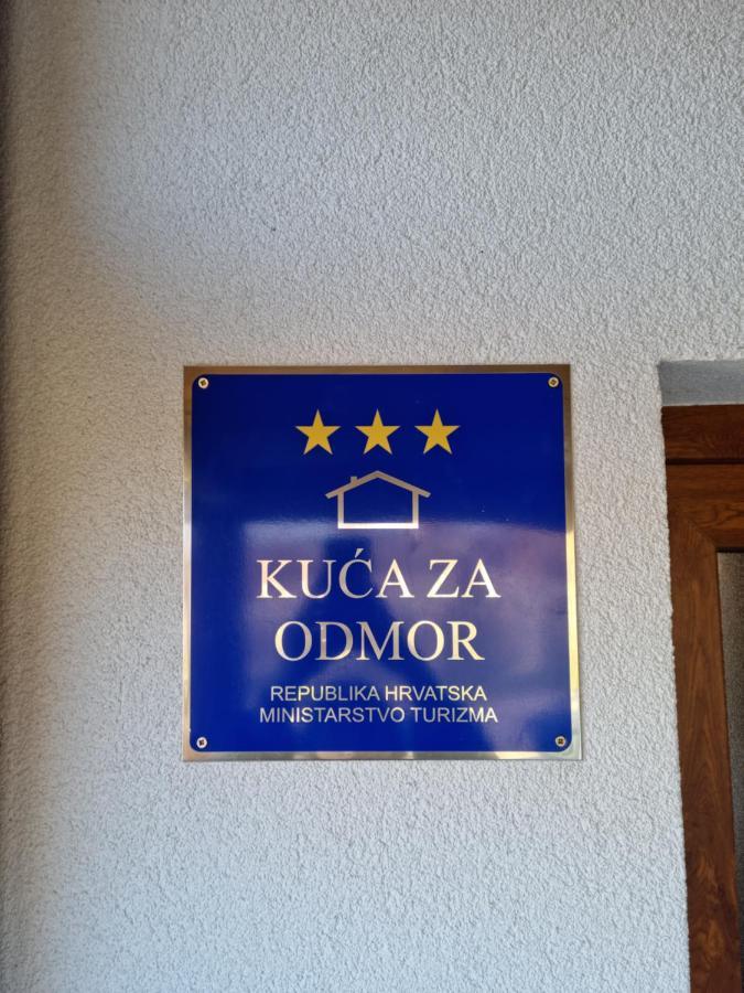 Villa Kuca Za Odmor Baron à Kutjevo Extérieur photo