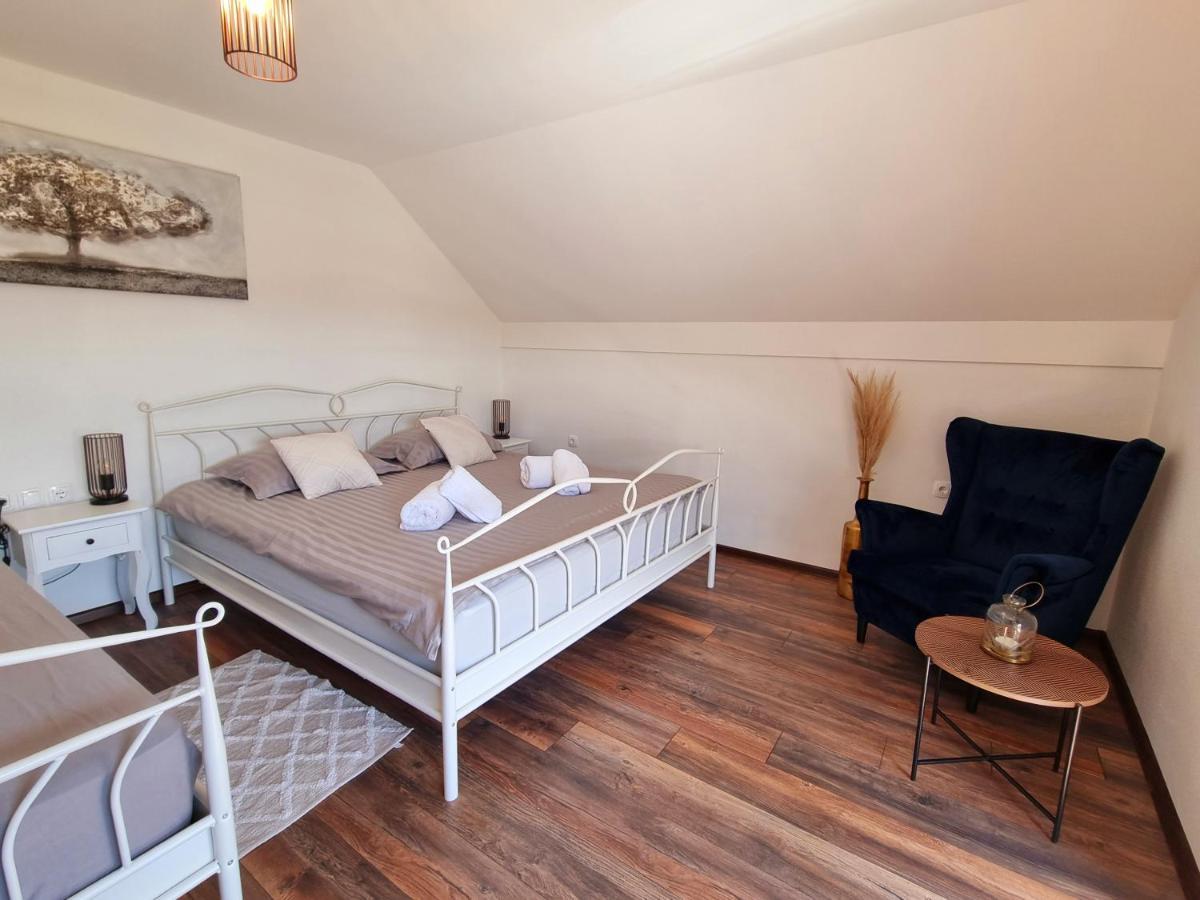 Villa Kuca Za Odmor Baron à Kutjevo Extérieur photo